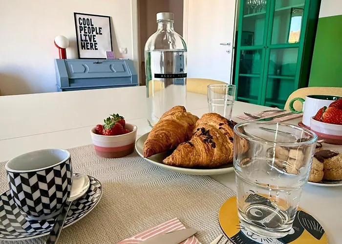 Ca Micca, Spazio Eclettico In Citta Νοβάρα